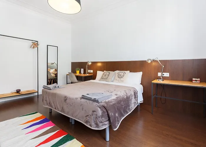 Apartamento de 185 m2 com 8 quarto(s) e 4 casa(s) de banho(s), na área Eixample