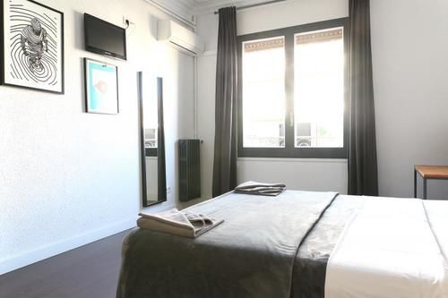 De 185 M2 Com 8 * Barcelona